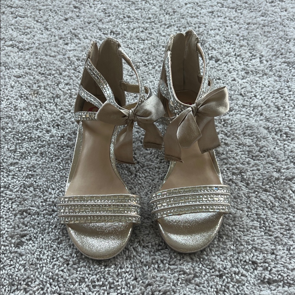 GB Girls Silver Strappy Dress Shoes